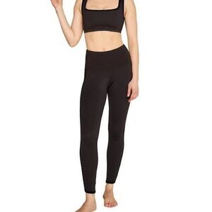 Strut This black/black velvet legging and bra set